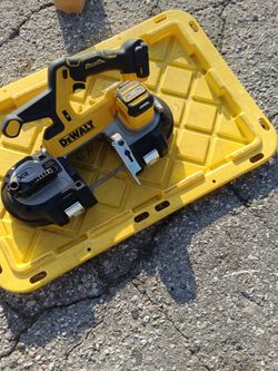 
DEWALT
20-Volt MAX 3-3/8 in. Cordless Brushless Bandsaw (Tool-Only)Solo Se Provo 