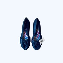 Major Motion Pictures Studios / Tv Show Wardrobe size 8.5 $110 RETAIL born flats womens blue shoes SCREEN-USED