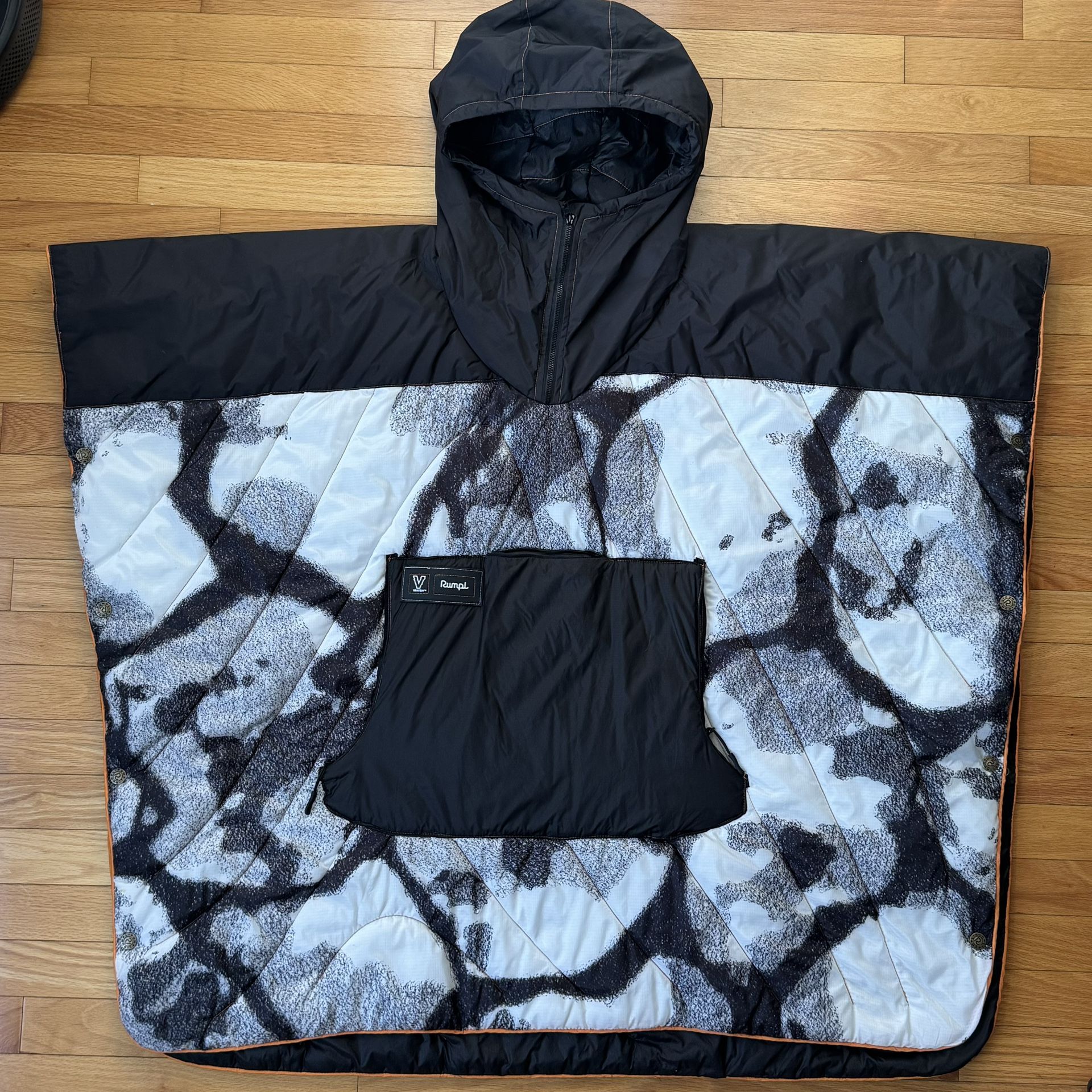 Rumpl X Vanish Collaboration - Poncho Blanket Streetwear Jacket Coat Oversized Camping