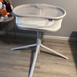Halo bassinet Swivel Sweeper 