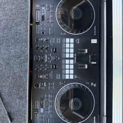 DDJ-REV5 Controller