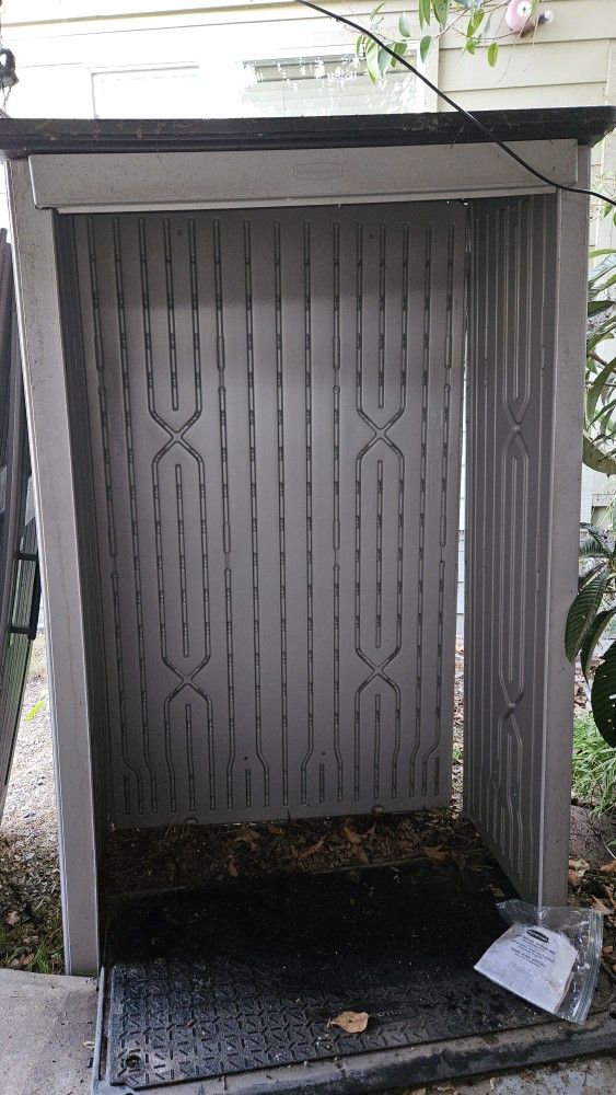 Rubbermaid Shed $175