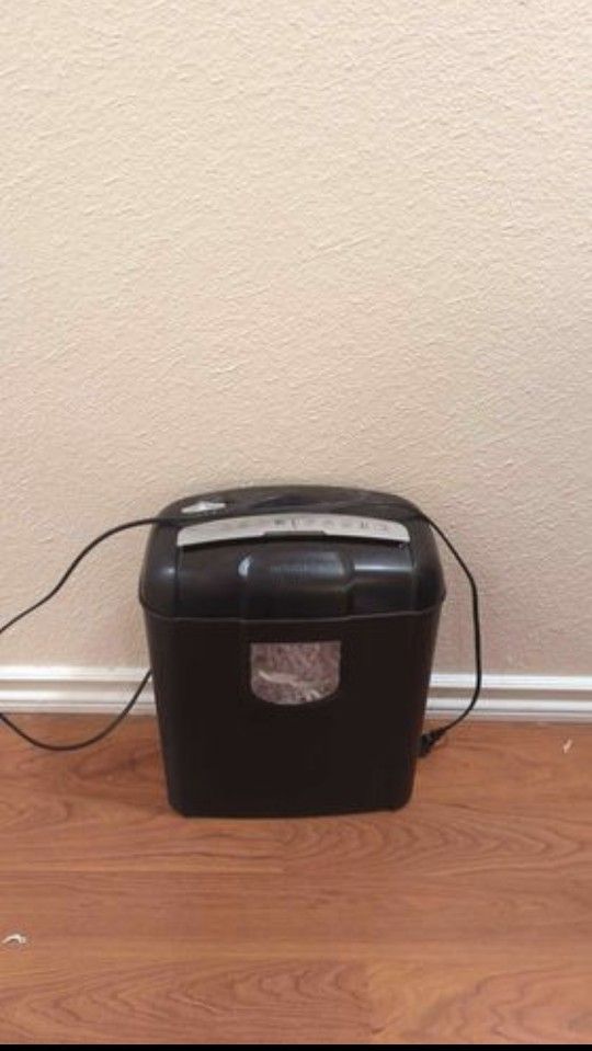Insignia Paper Shredder