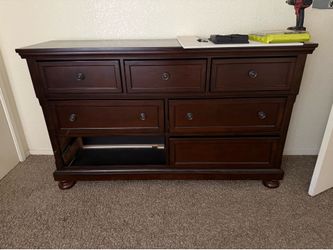 Dresser one broken Drawer