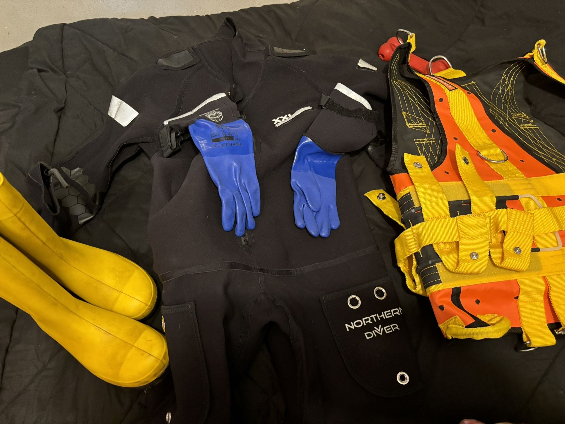 Hot Water Commercial Diver Outfit Harness Suit Boots And Gloves Along an Duffle