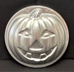 Vintage 1975 Wilton Halloween cake pan ring insert baking mold 503-598 pumpkin