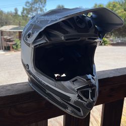 Troy Lee SE4 Helmet