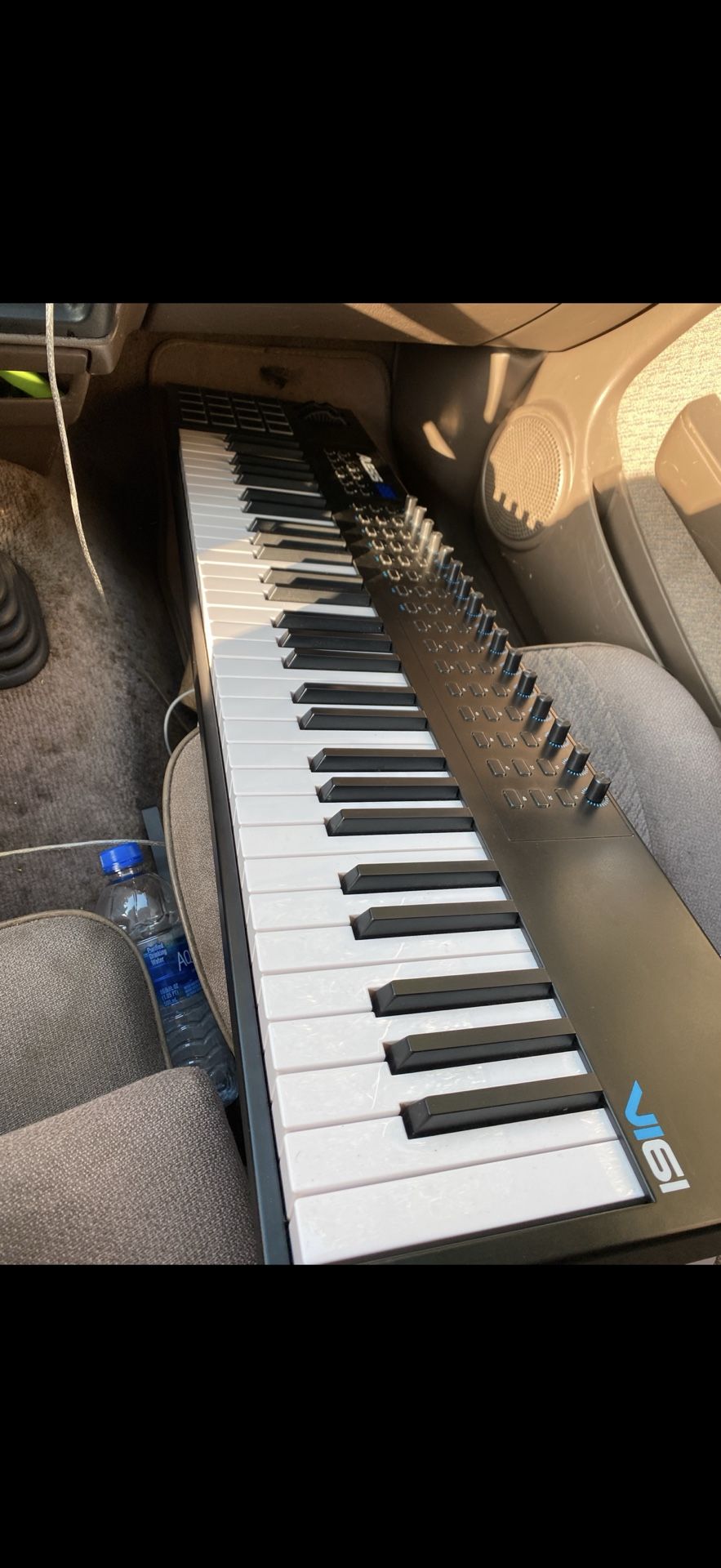 Alesis VI61