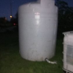 Chem-tainer 1000 gallon storage tank