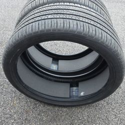 Pirelli Scorpion Zero All Season 265/35 R22 (2 tires) – 9/32 tread, excellent