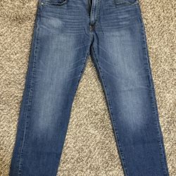 Levi’s 502 Jeans