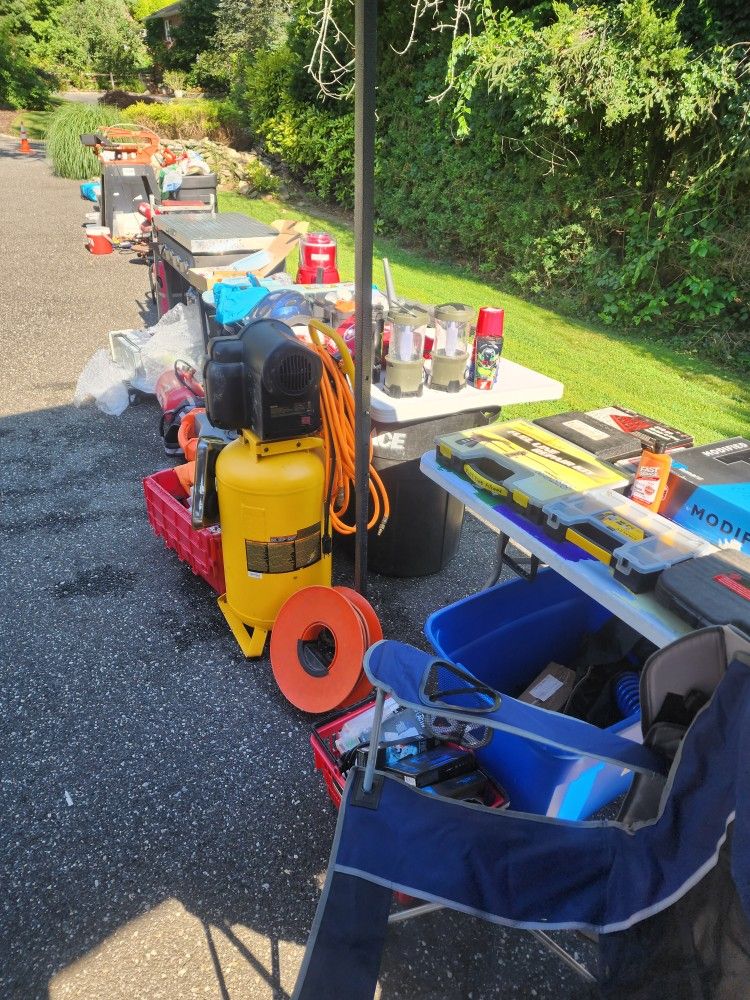 Huge Garage Sale Going On NOW!!!!!