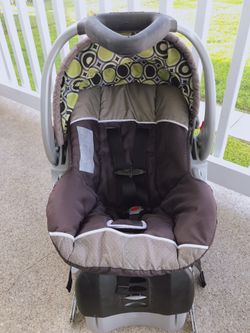Matching Set: Infant Car Seat + Folding Stroller + 2 Car Seat Bases