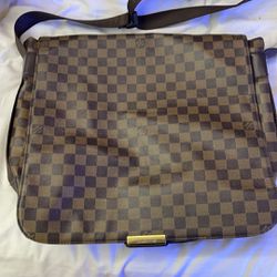Louis Vuitton Messenger Bag (Authentic)