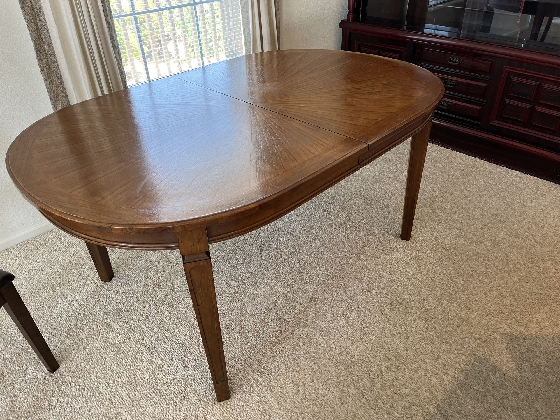Dining Table. Solid Wood 