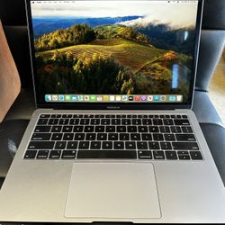 Macbook Air 13 inches- MacOS Sonoma 