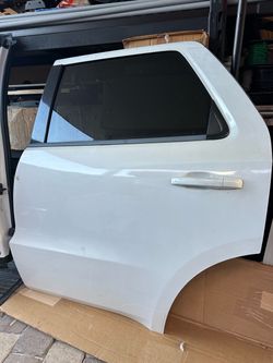 2020 Dodge Durango back driver door with interior trim
