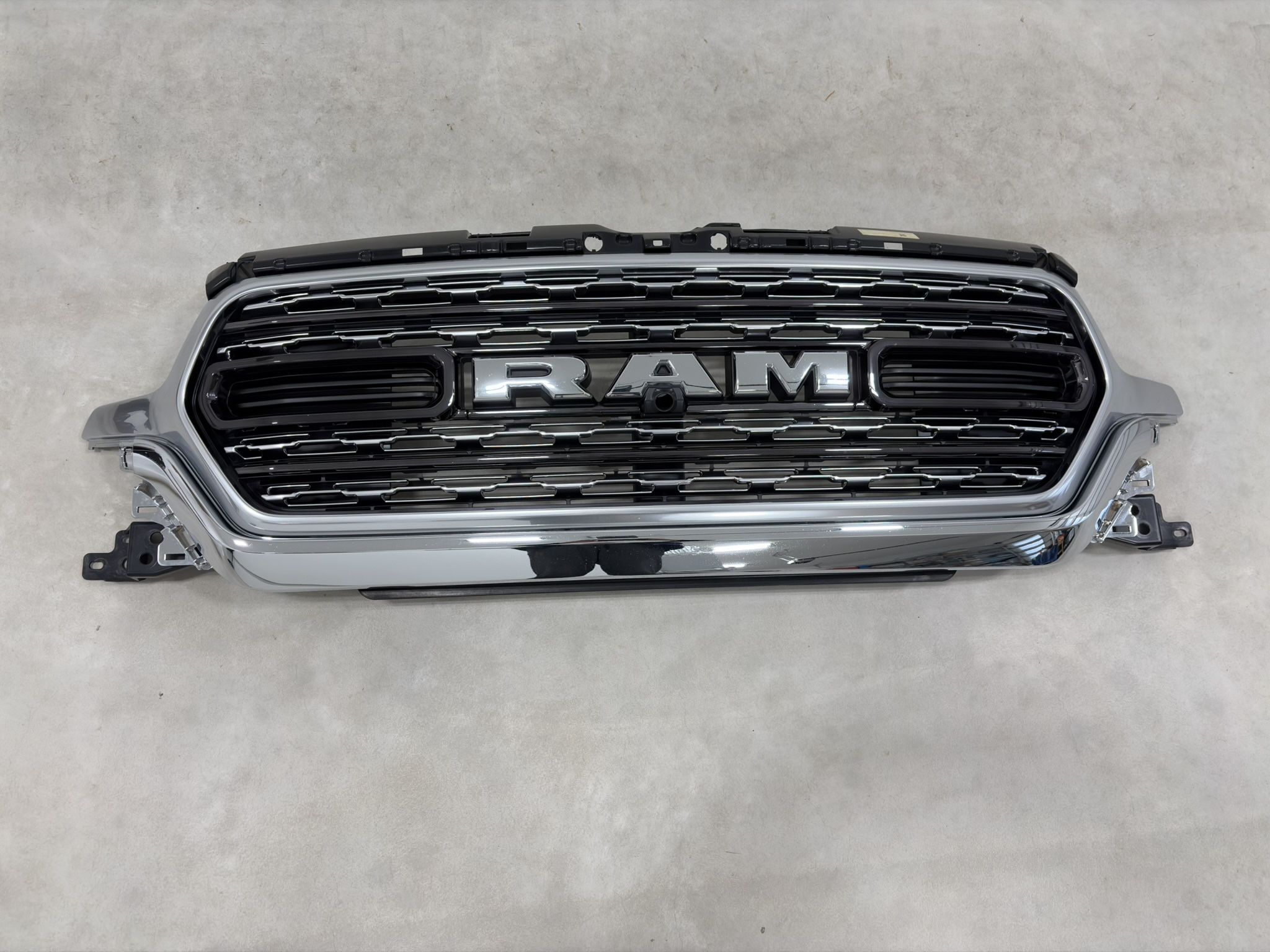 GRILLE RAM 1500 LIMITED 2019-2024