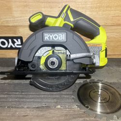RYOBI ONE+ 18V Cordless 5 1/2 in. Circular Saw (Tool Only)