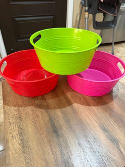 Set of 3 Plastic Tubs with Handles