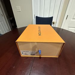 LA Trainer Sneakers – Size 9