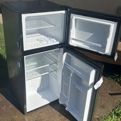 Frigidaire Fridge And Freezer 