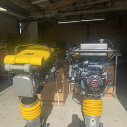 Jumping jack compactor