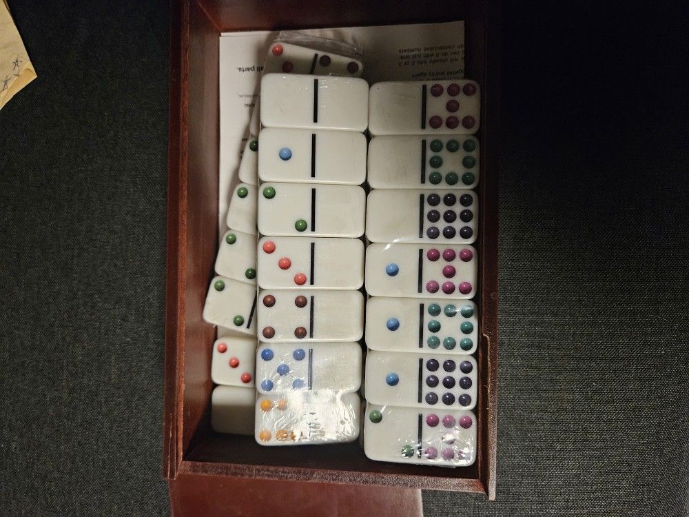 DOMINOES GAME