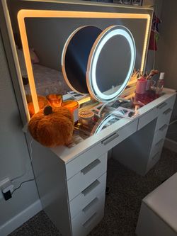Vanity mirror