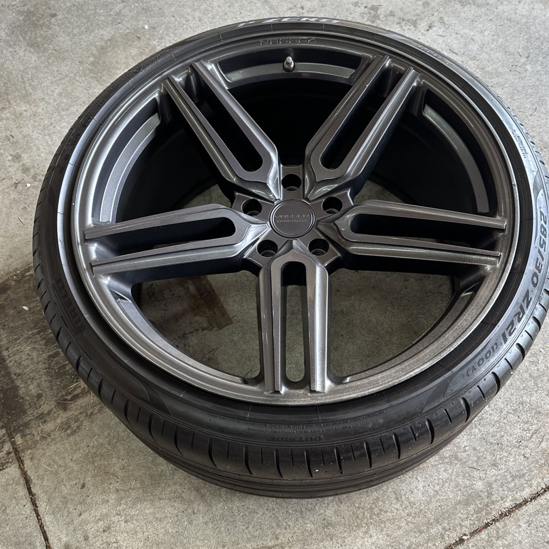 VOSSEN hybrid forged HF-1 21” gun metal 5 lug. 5×120 (5×4.72)