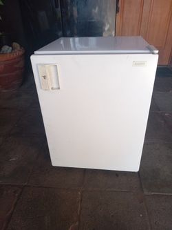 Sanyo Mini Fridge White 