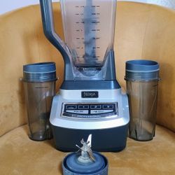 Ninja Professional Set Works perfectly Appliance Includes Blender 2 Cups and extra cup cutting Blade. 1100 Watt Ninja Model BL740 b Blender smoothie m