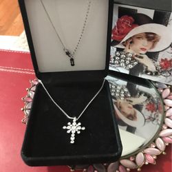 Pretty!!! Silver Adj Necklace With Sparkling White Diamond Crystal Stones 