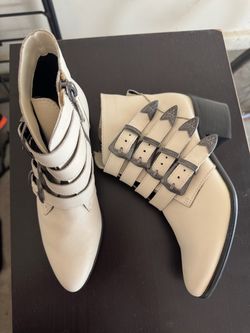 Steve Madden - Billey White Leather Belted Ankle Booties