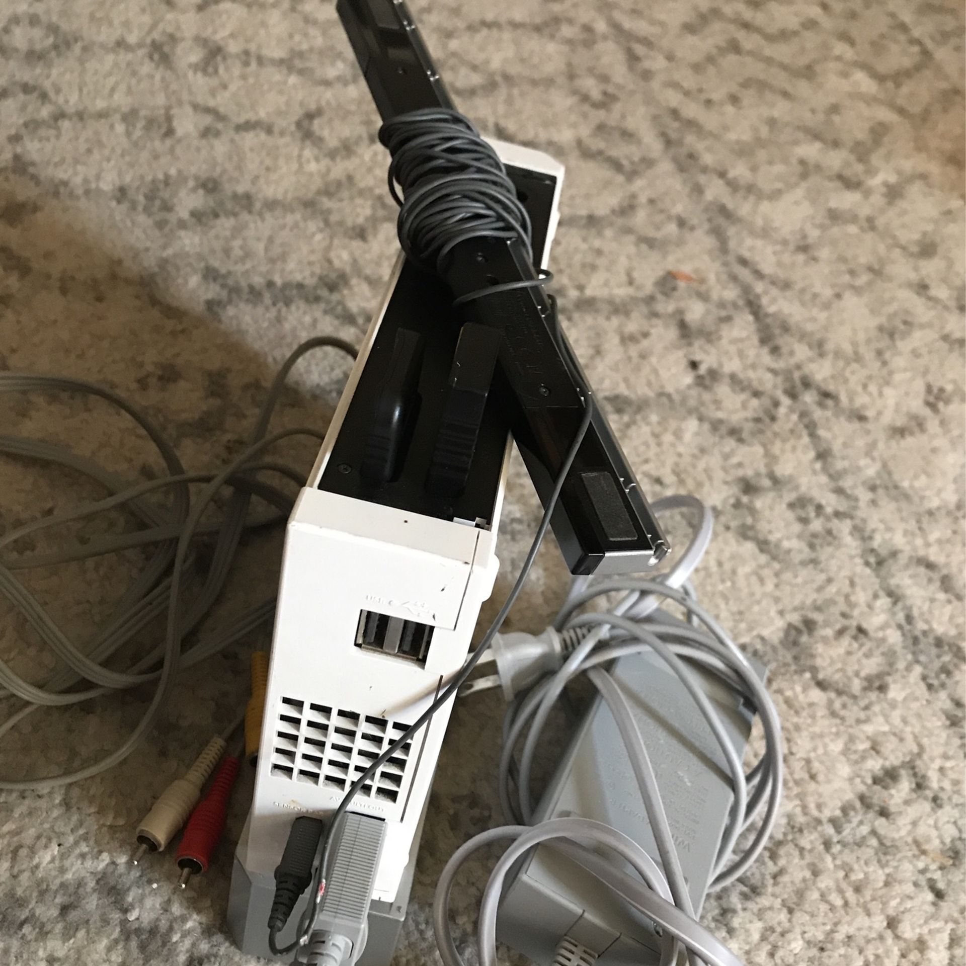 Nintendo Wii With Game Cube Controls And Three Wii Games
