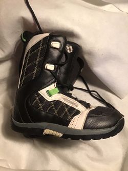 Size 4 Kids Snowboard Boots