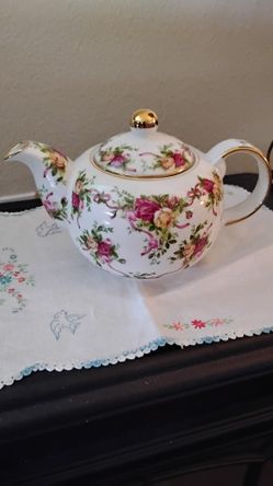 Teapot Royal Albert Gold Trim