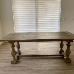 Brand New Looking Dining Table 