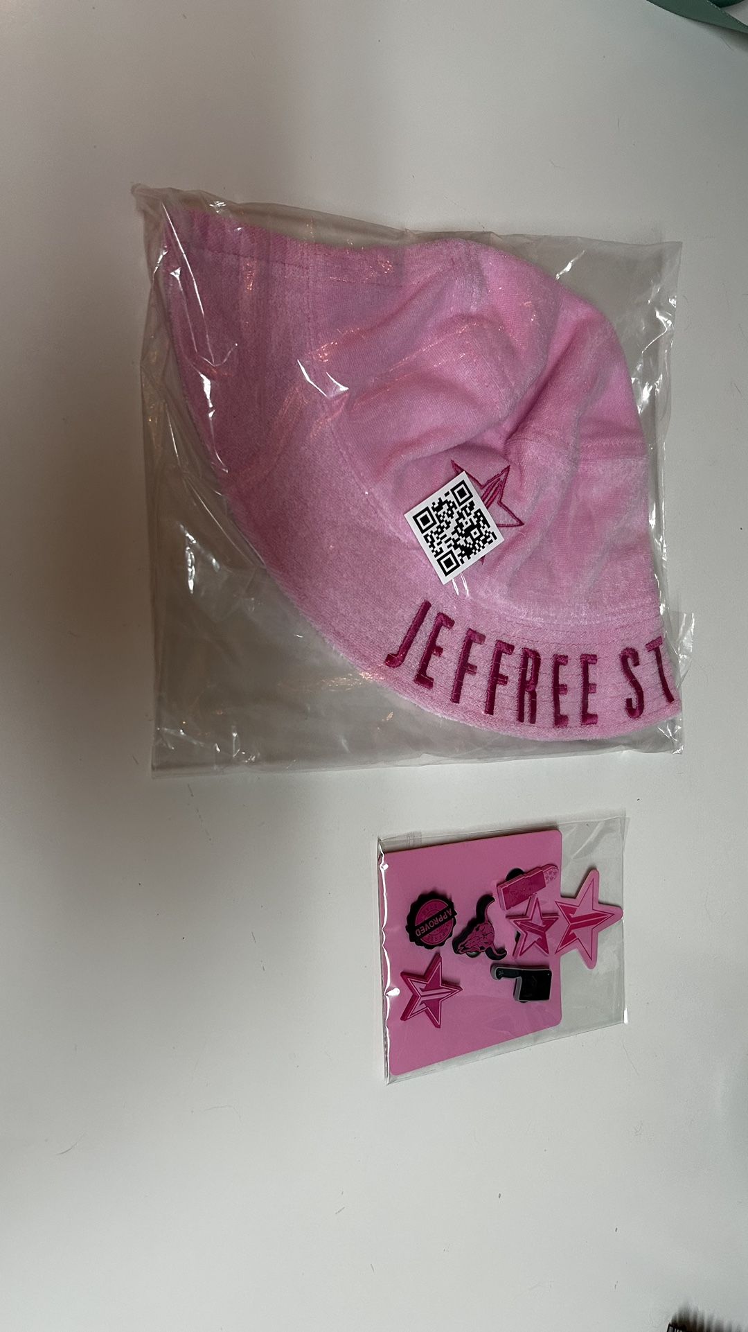 JEFFREE STARE BUCKET HAT AND CROC CHARMS