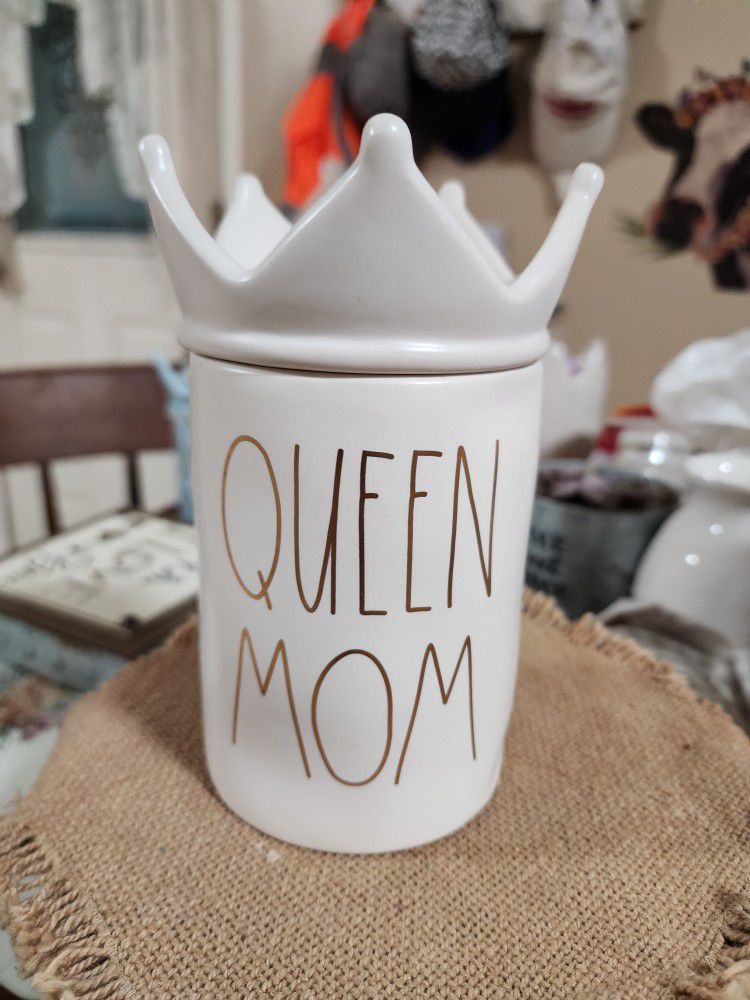 RD Queen Mom Candle