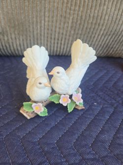 Vintage porcelain white doves