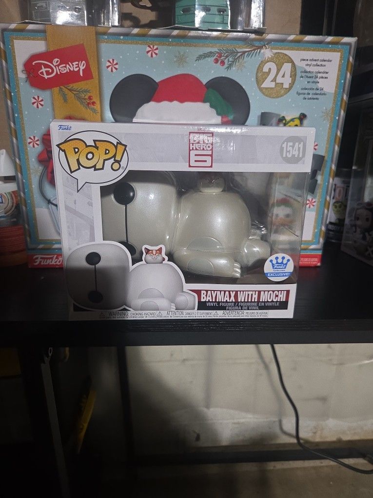 Funko Pop Baymax With Mochi
