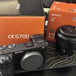 Sony A6700 W/lens