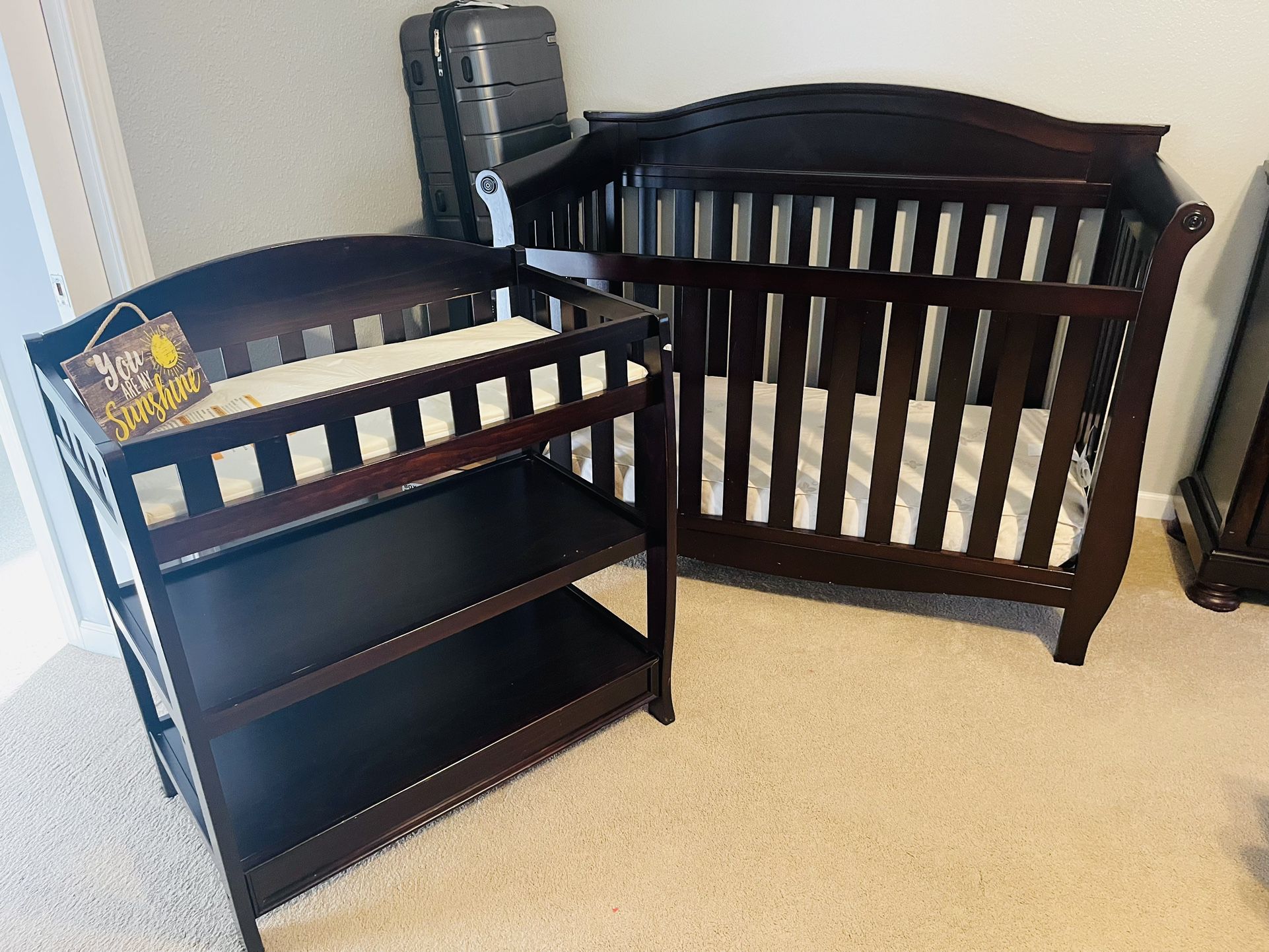 Matching Crib and Diaper Changing Table 