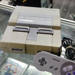 Super Nintendo With Controller 
