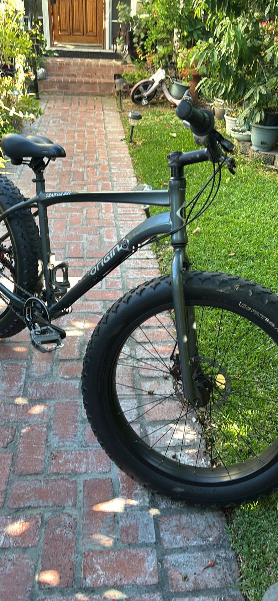 ORIGIN(8) FAT TIRES 26X4.0 9 Speed Like New Ready to ride. See my other bikes. Thanks