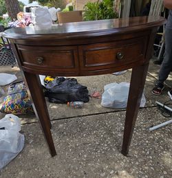 Selling / Vendo Side Table , Mesa de pared.