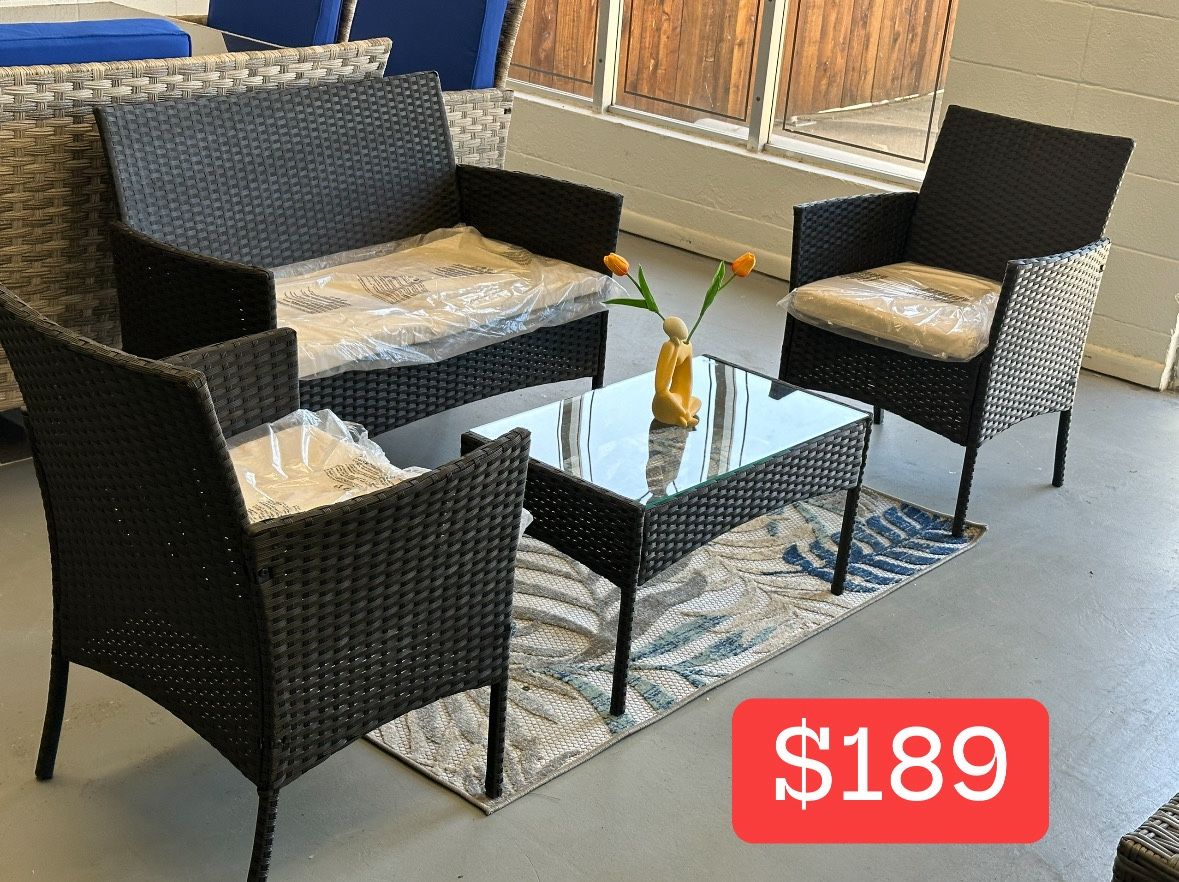 New inbox patio set (we finance and deliver)($54 down,90 day no interest payment plan)