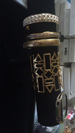 Gold bracelet lot-all for 10.00