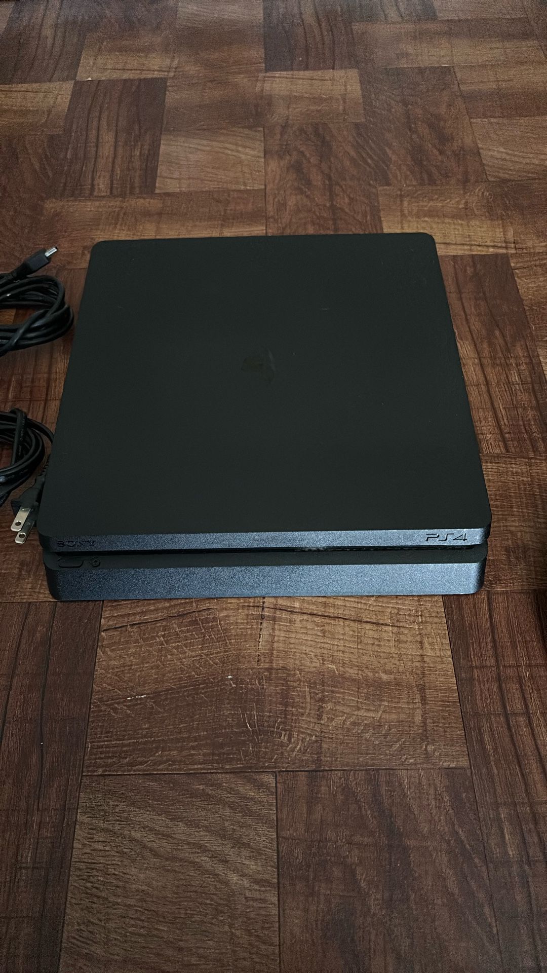 PS4 With MW2 And Rainbow 6 Seige